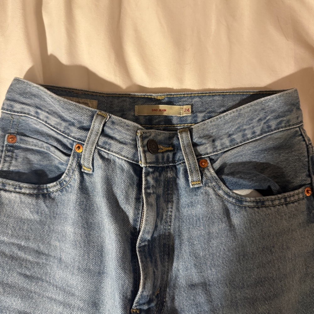 Aritzia/Levi’s Premium Medium Wash Dad Jeans!